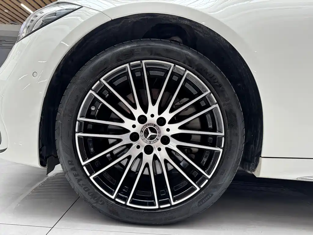 Mercedes-Benz C-Class 2023 — фото 10