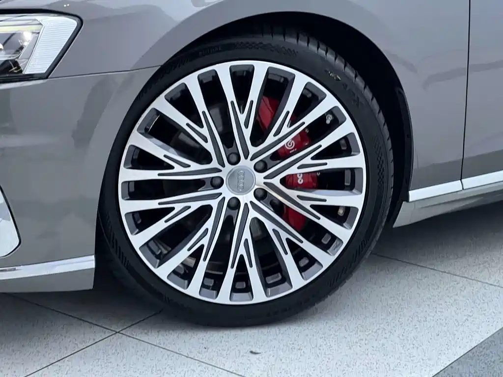 Audi A8 2021 — фото 27