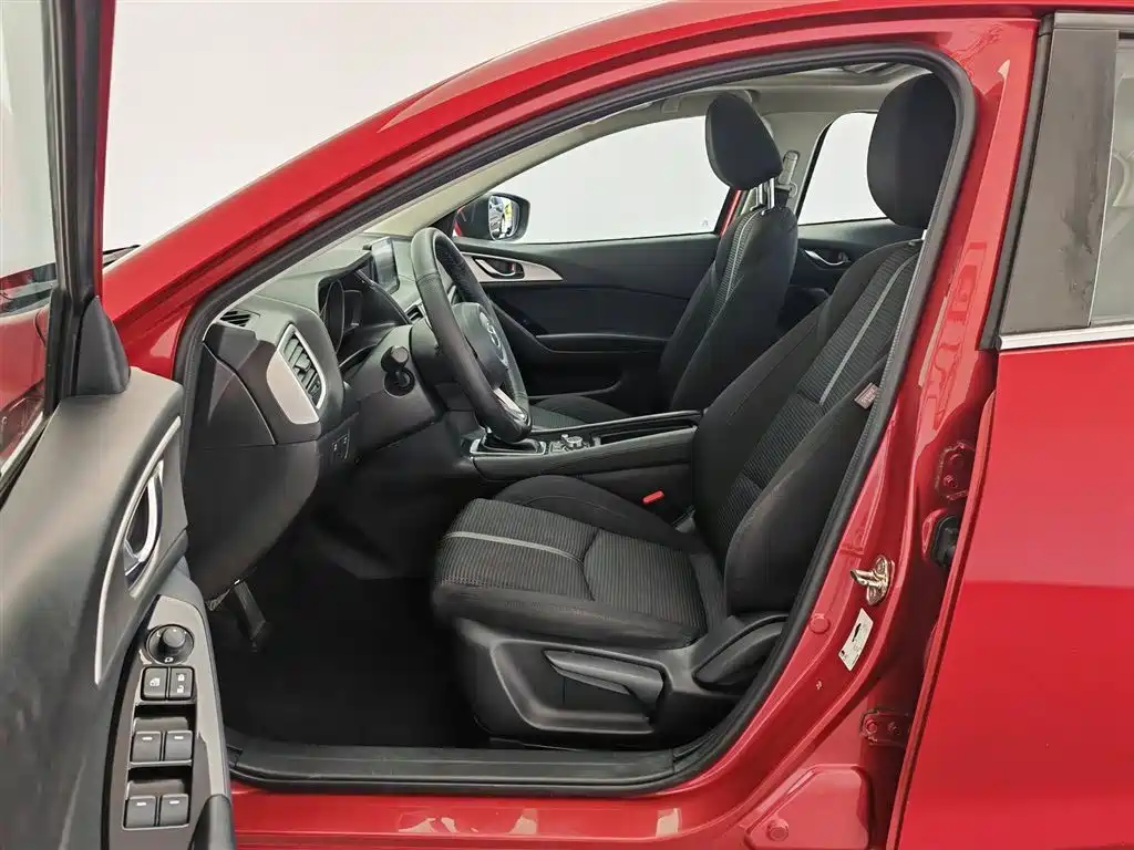 Mazda 3 Axela 2019 — фото 10