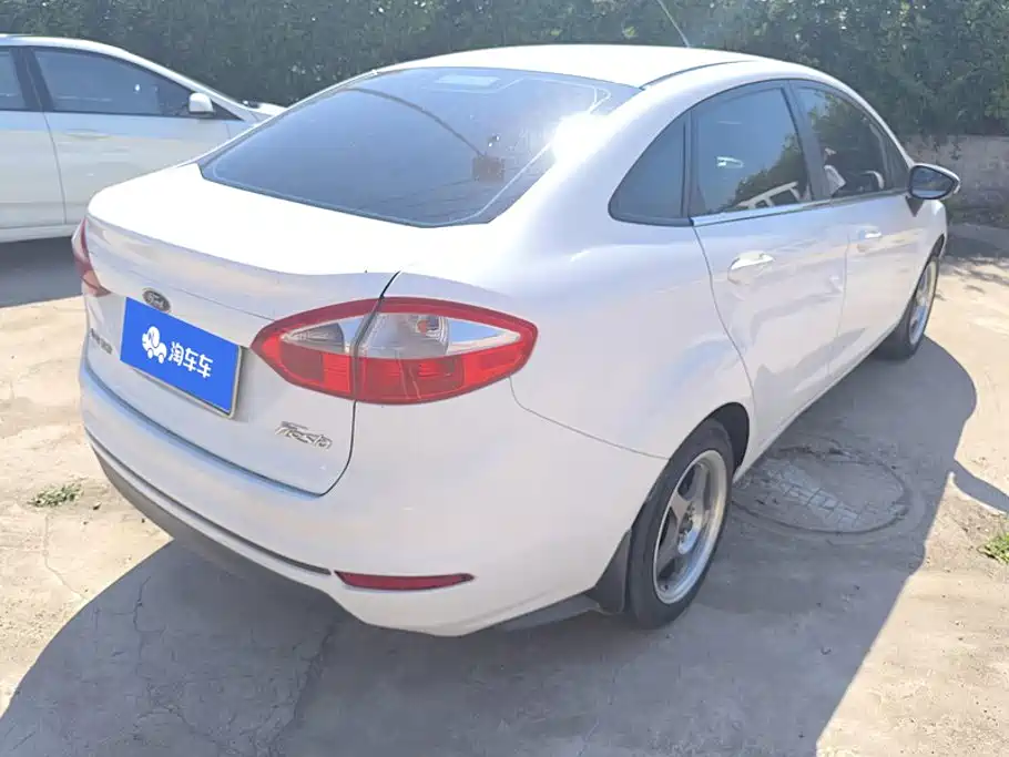 Ford Fiesta 2015 — фото 3