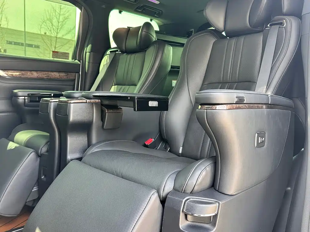 Toyota Vellfire 2021 — фото 24