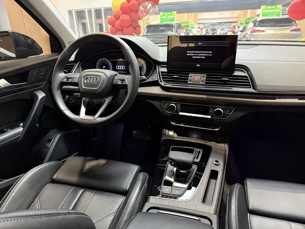 Audi Q5L 2023 — фото 11