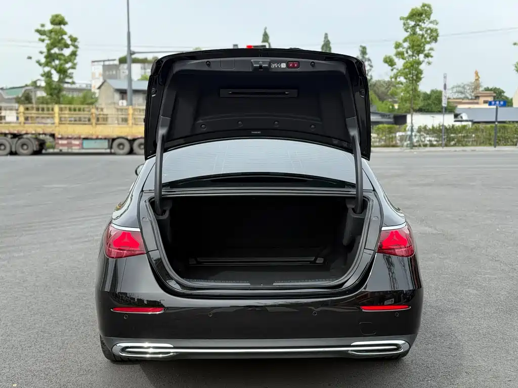 Mercedes-Benz E-Class 2025 — фото 20