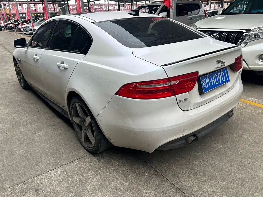 Jaguar XE 2017 — фото 6
