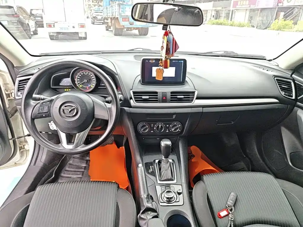 Mazda 3 Axela 2016 — фото 10