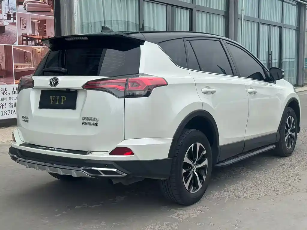 Toyota RAV4 2019 — фото 6