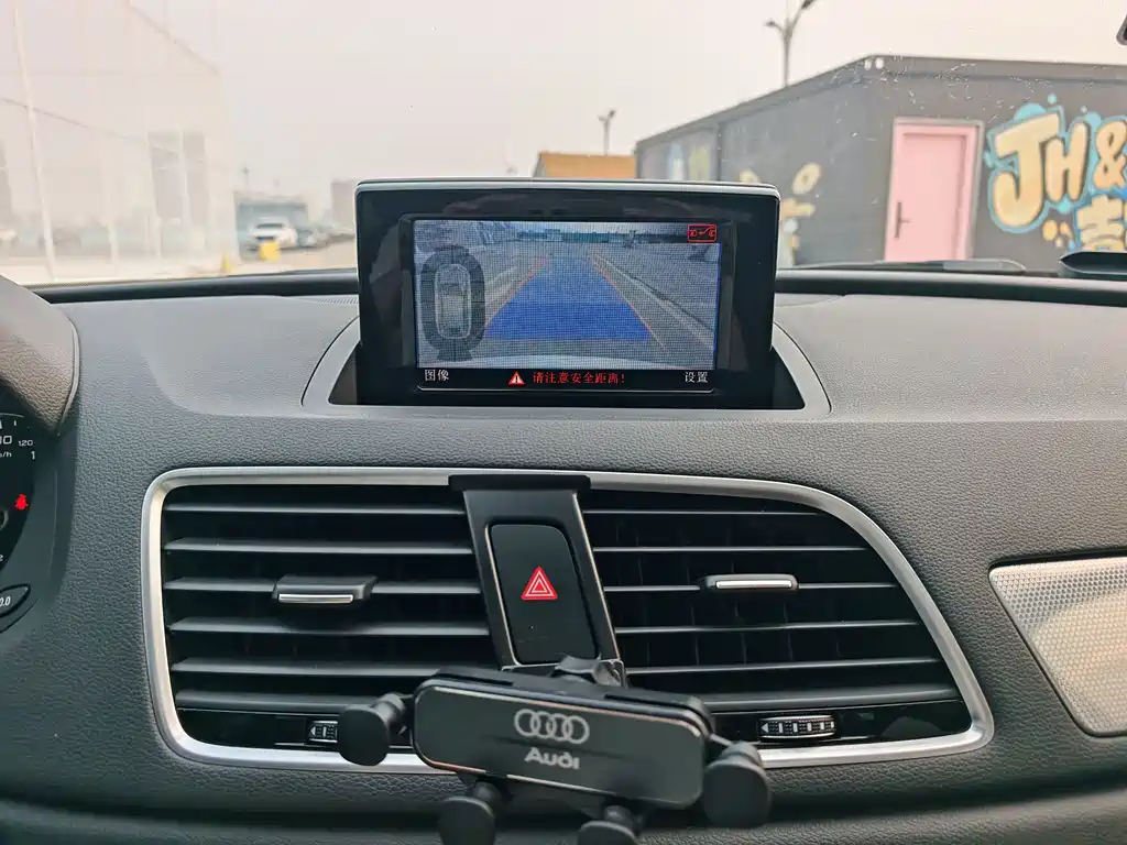 Audi Q3 2018 — фото 16