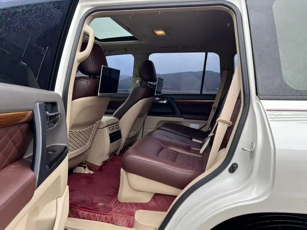 Toyota Land Cruiser 2020 — фото 9