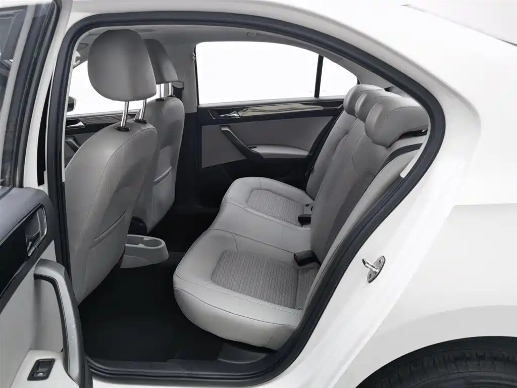 Skoda Rapid 2018 — фото 15