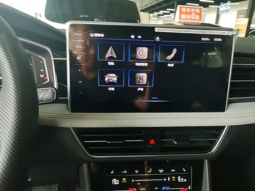 Volkswagen Tiguan L Plug-In Hybrid 2023 — фото 13