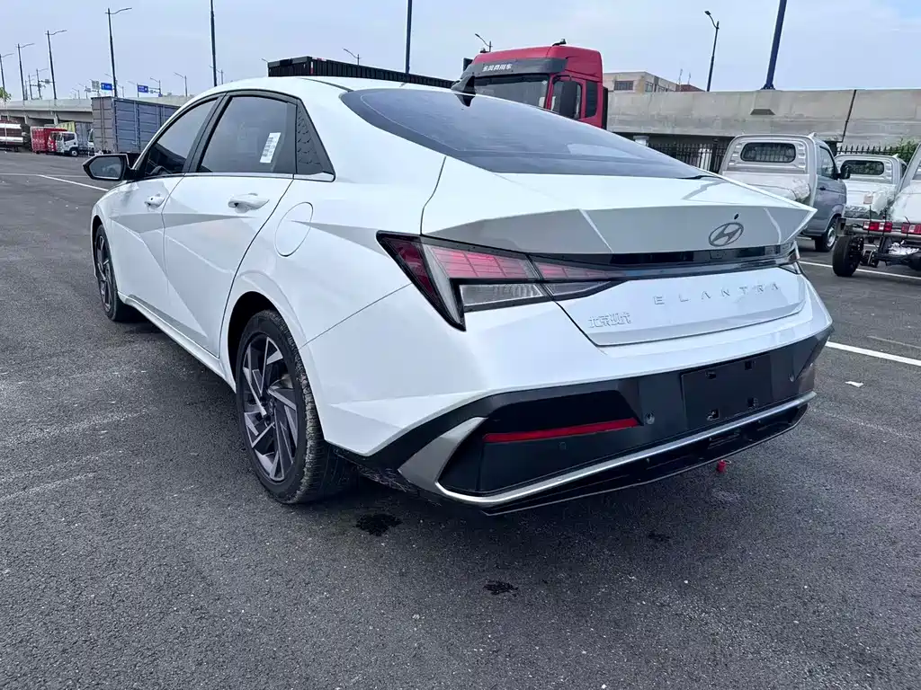 Hyundai Elantra 2023