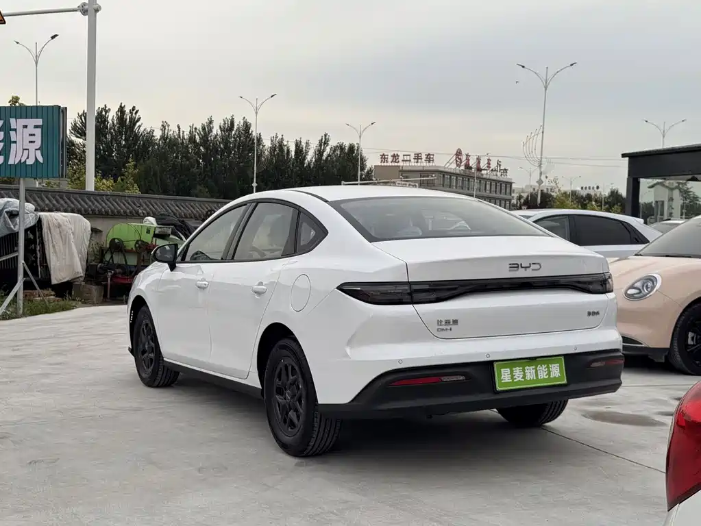 BYD Seal 05 DM-i 2026 — фото 7