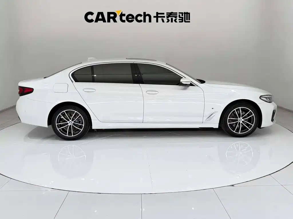 BMW 5 Series 2022 — фото 12