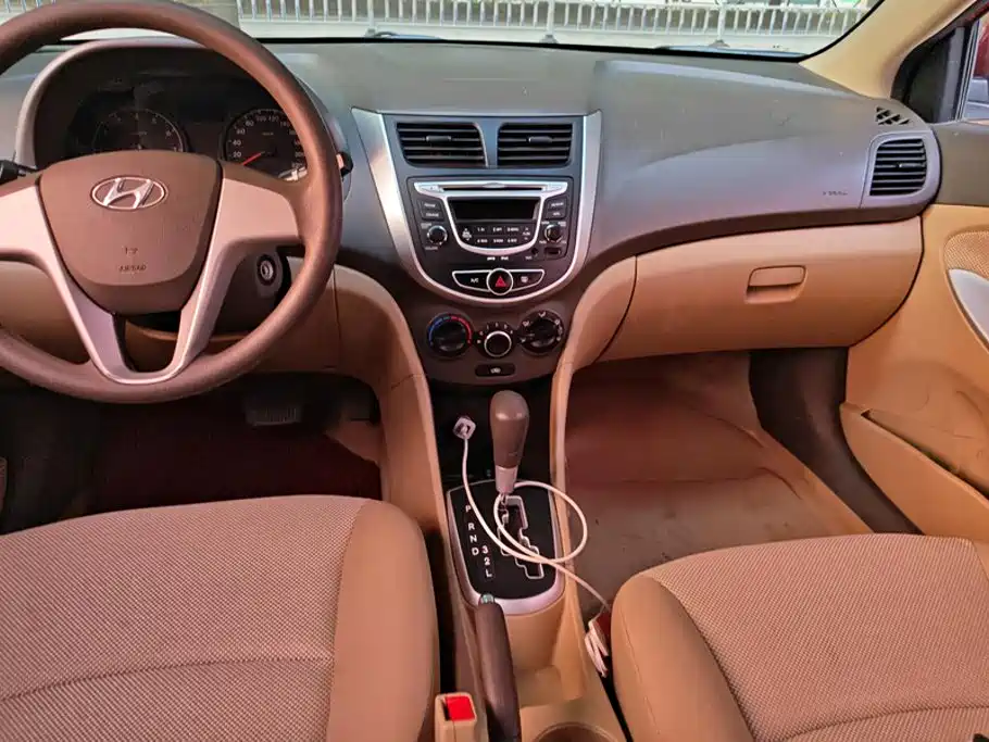 Hyundai Accent 2013 — фото 16