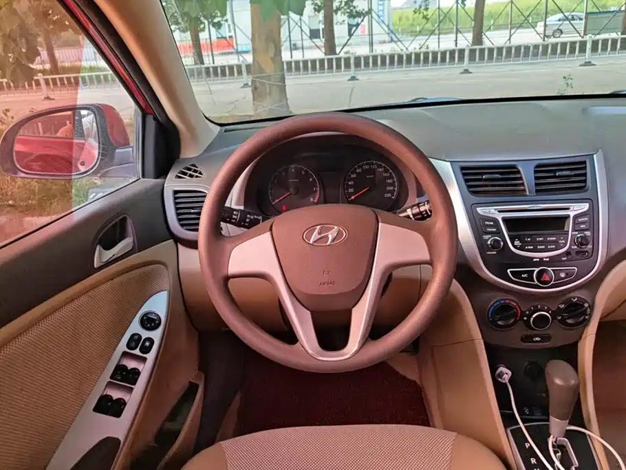 Hyundai Accent 2013 — фото 15