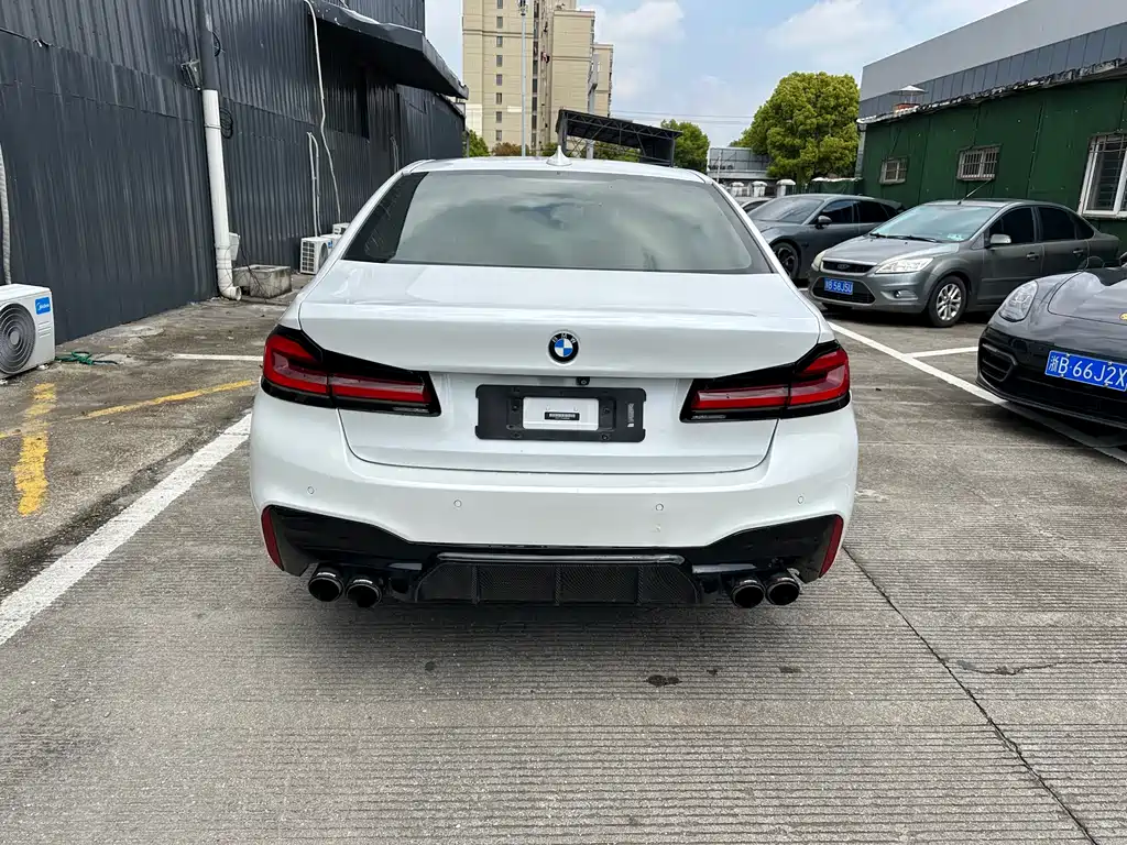 BMW 5 Series 2018 — фото 12