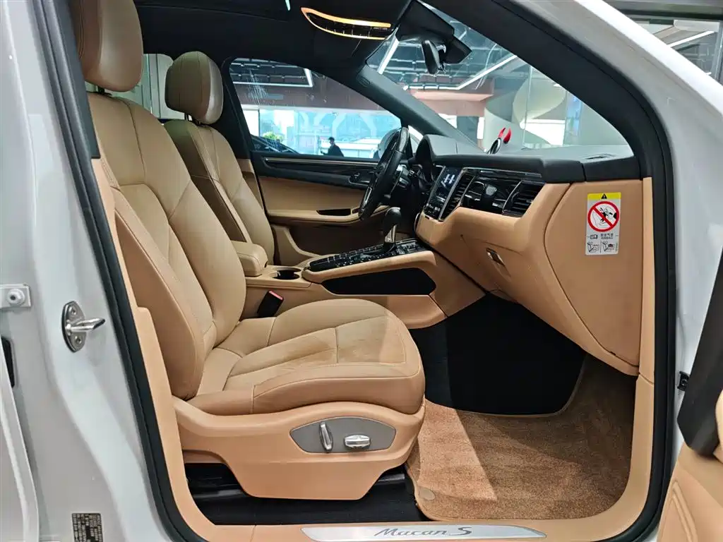 Porsche Macan 2017 — фото 11