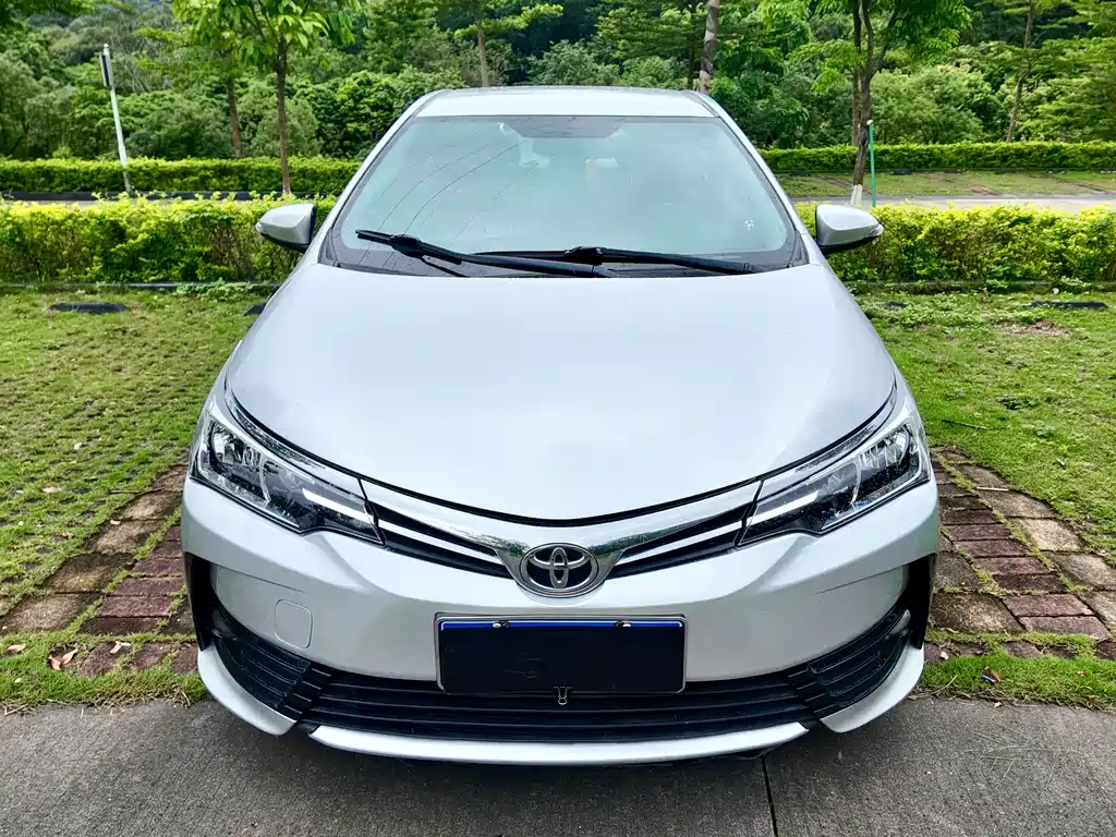 Toyota Corolla 2018 — фото 39