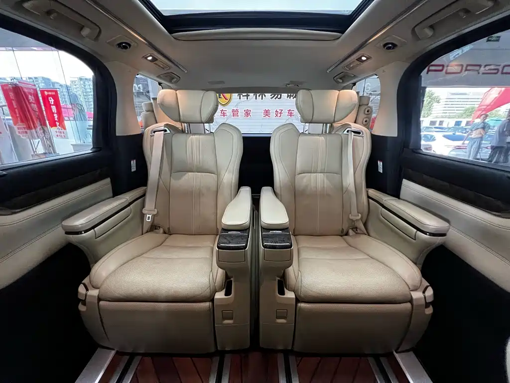 Toyota Alphard 2018 — фото 25