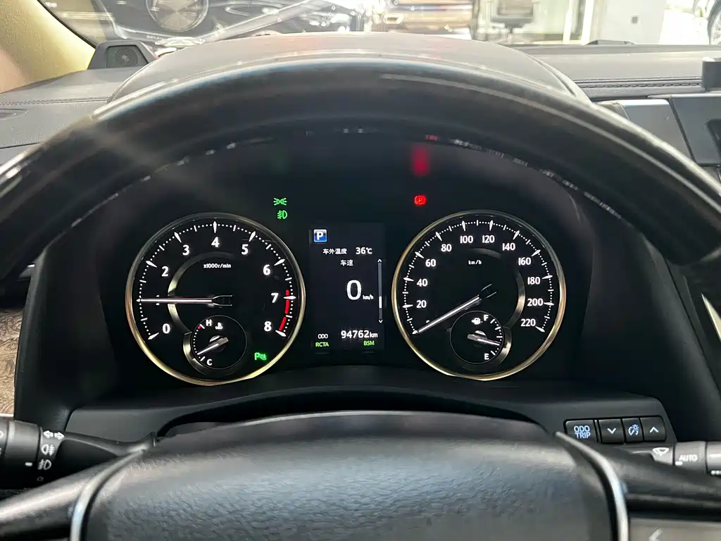 Toyota Alphard 2018 — фото 17