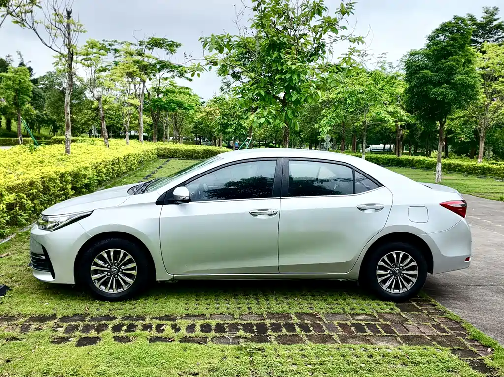 Toyota Corolla 2018 — фото 16