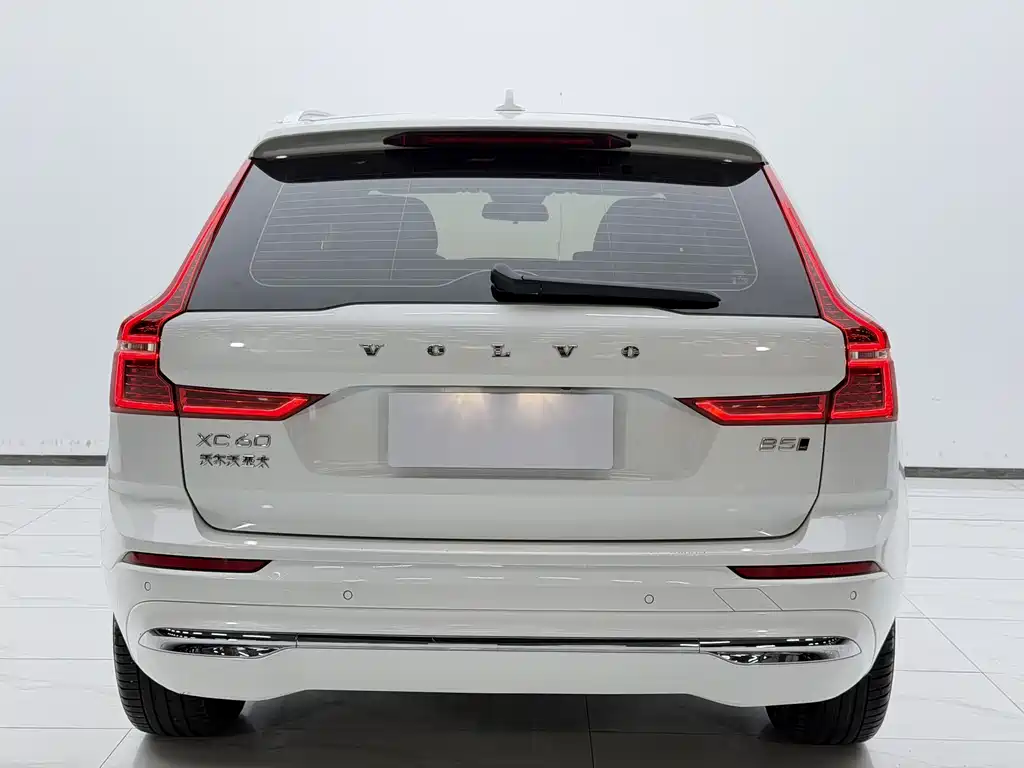 Volvo XC60 2023 — фото 11