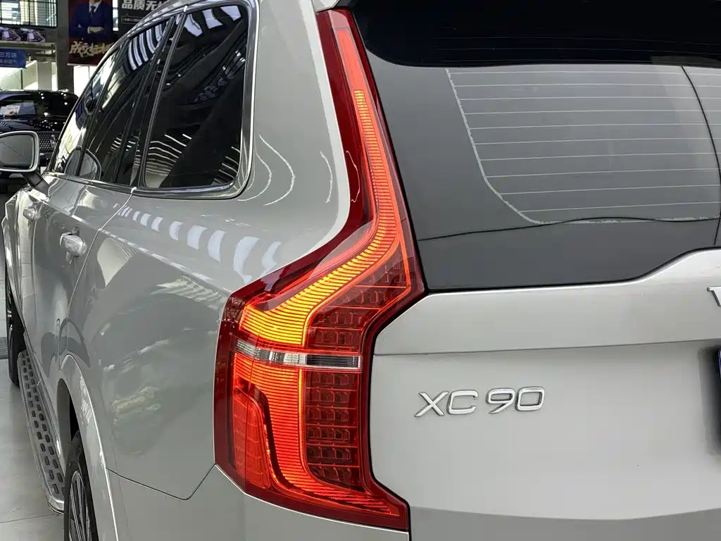 Volvo XC90 2023 — фото 12