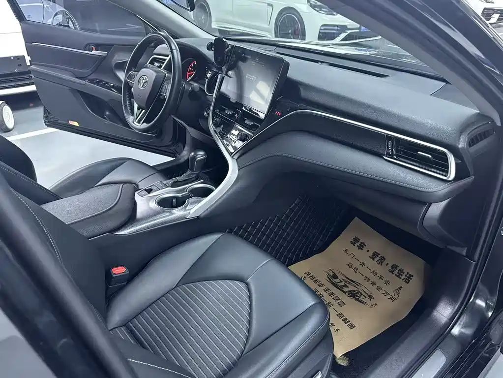 Toyota Camry 2022 — фото 16