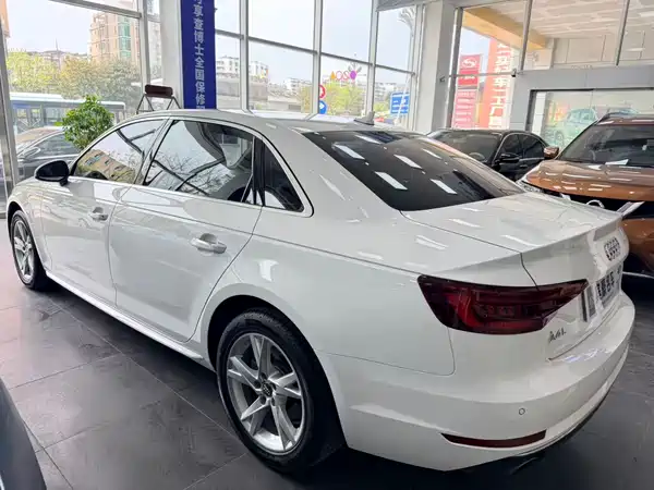 Audi A4L 2018