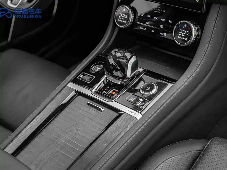 Jaguar XFL 2021 — фото 19