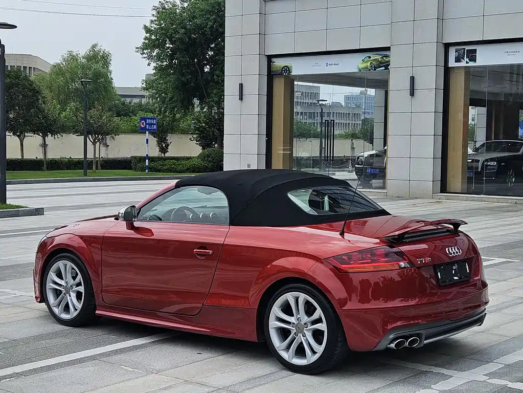 Audi TTS 2015 — фото 11