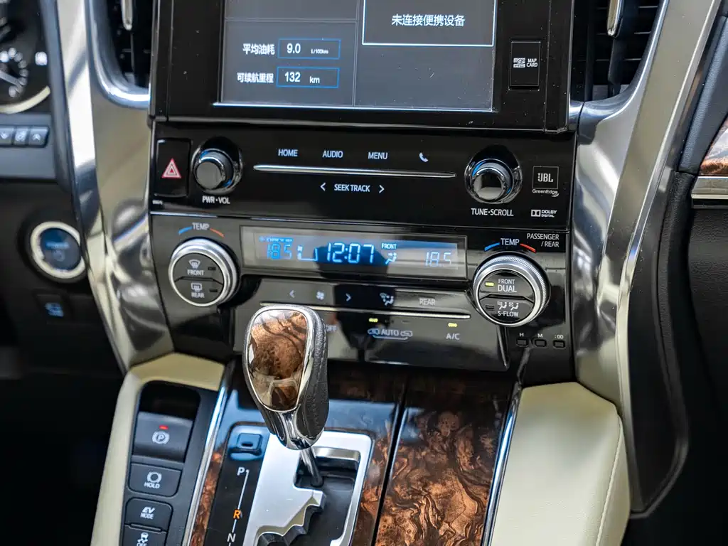 Toyota Alphard 2020 — фото 8
