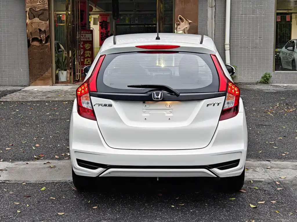 Honda Fit 2018 — фото 4