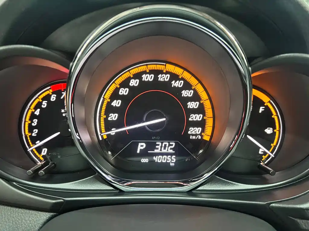 Toyota Yaris L 2023 — фото 13
