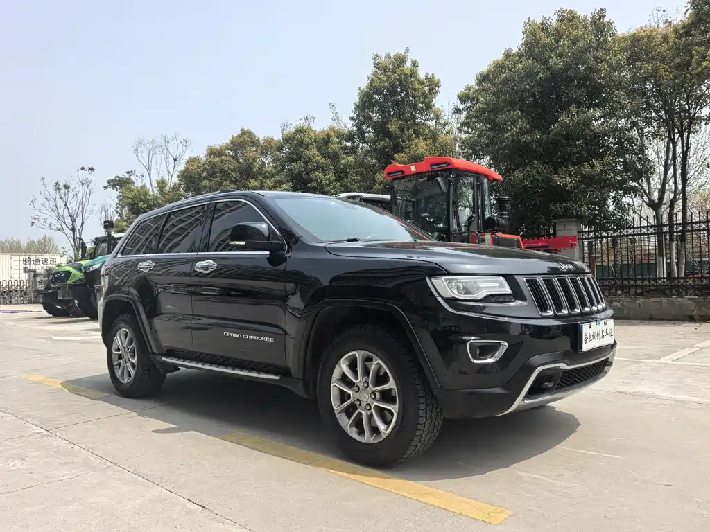 Jeep Grand Cherokee 2015 — фото 3