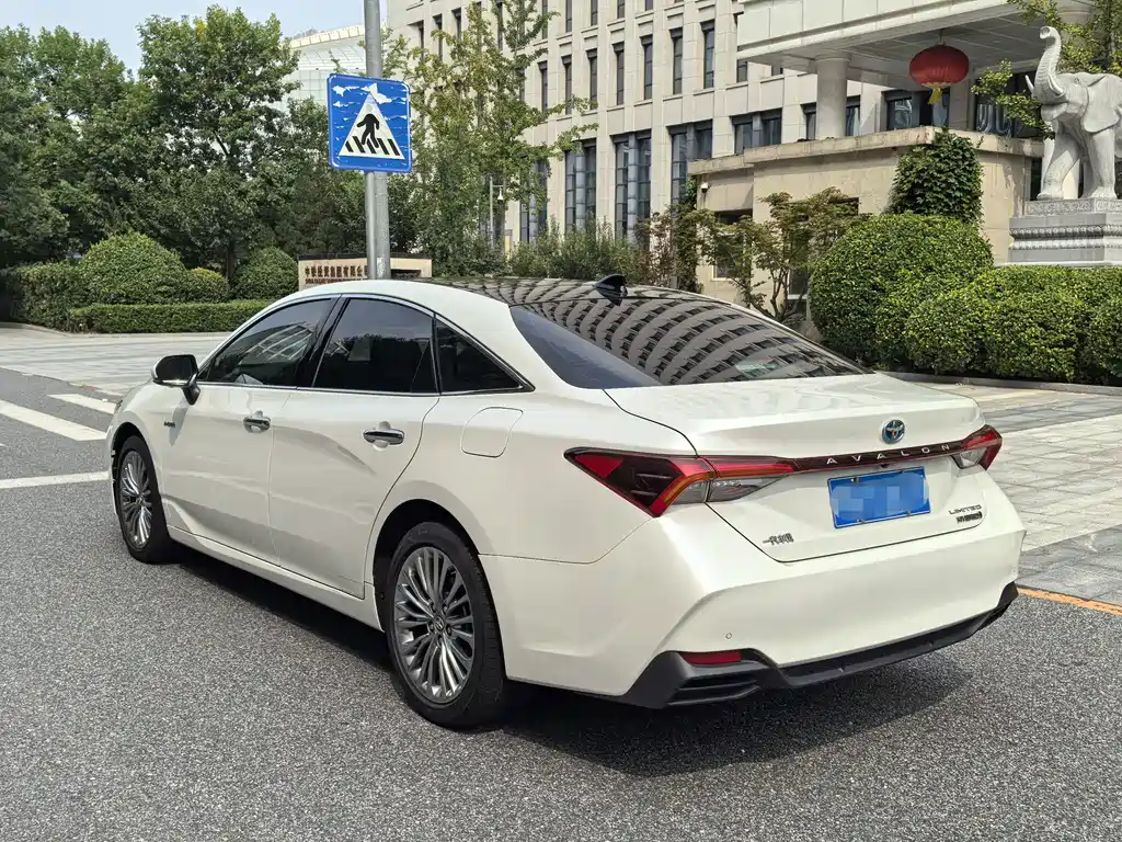 Toyota Avalon 2019 — фото 2