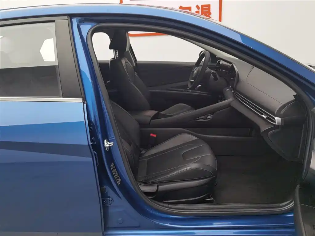 Hyundai Elantra 2020 — фото 23