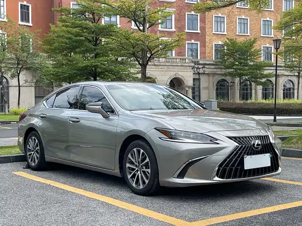 Lexus ES 2023