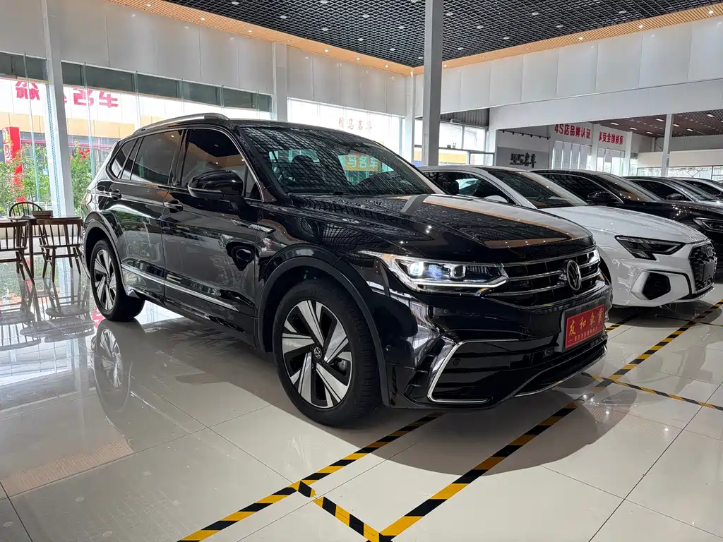 Volkswagen Tiguan L 2023 — фото 3