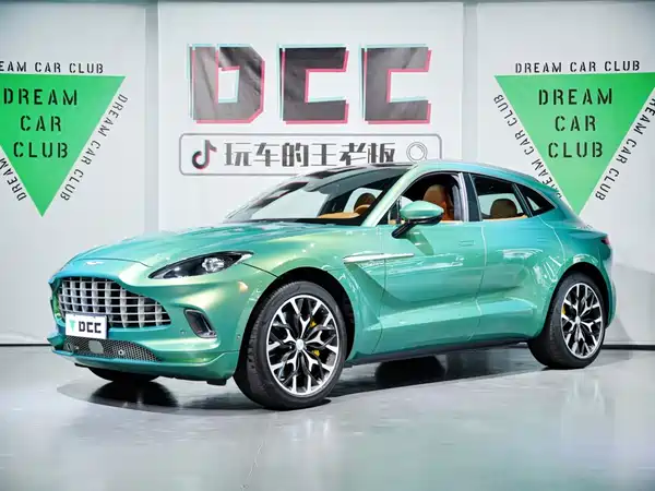 Aston Martin DBX 2023