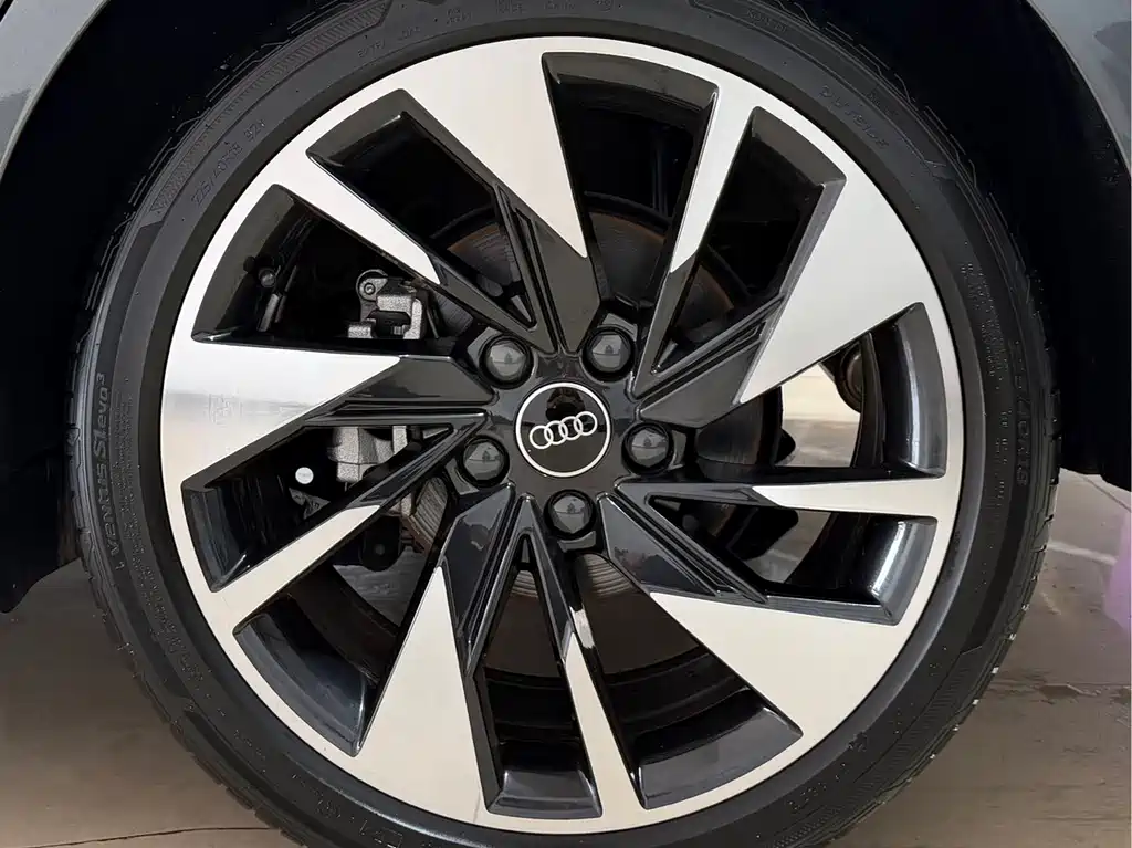 Audi A3 2023 — фото 28