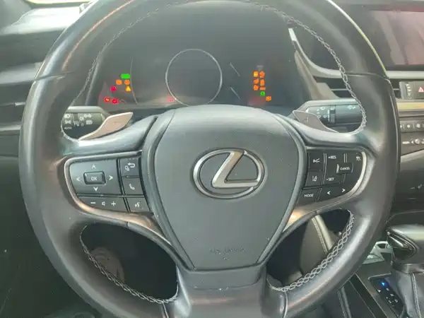Lexus ES 2020