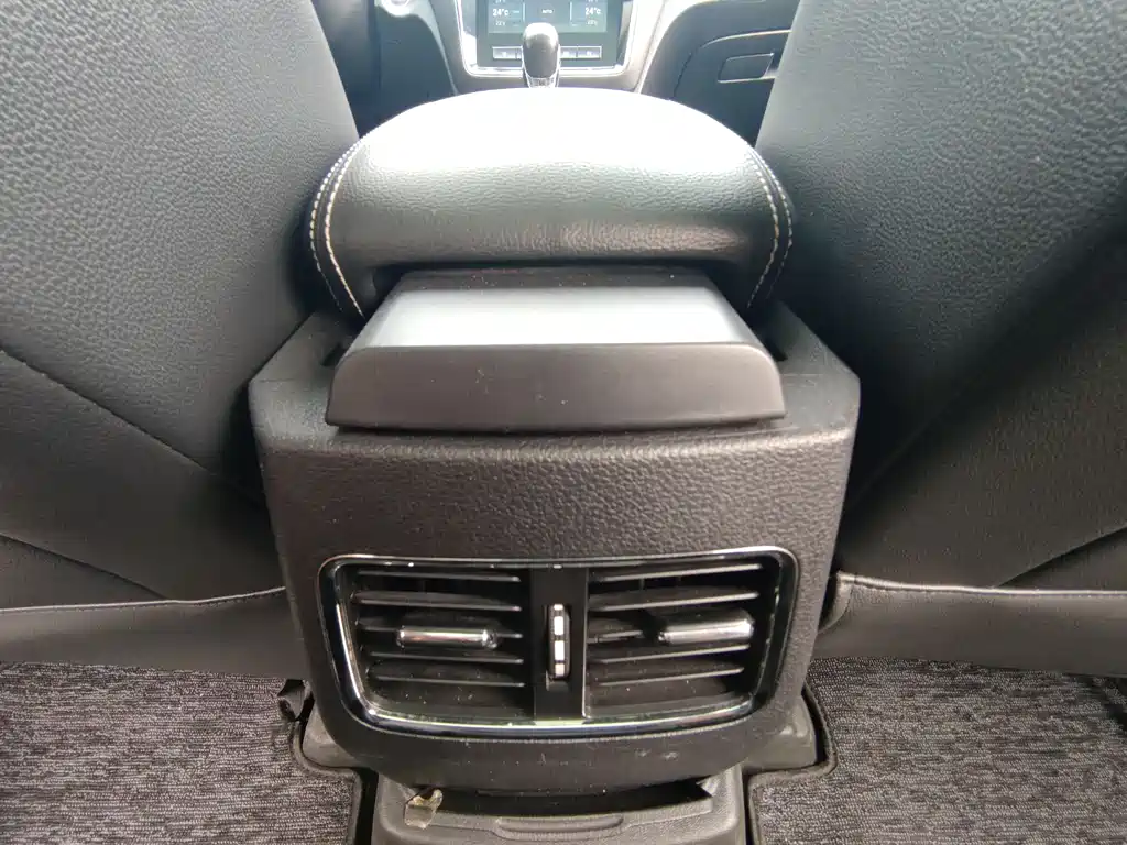 Roewe RX5 New Energy 2019 — фото 17