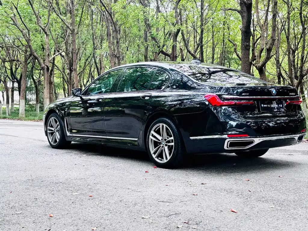 BMW 7 Series 2017 — фото 11