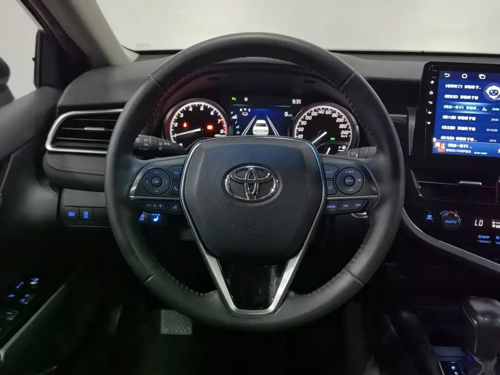 Toyota Camry 2022 — фото 11