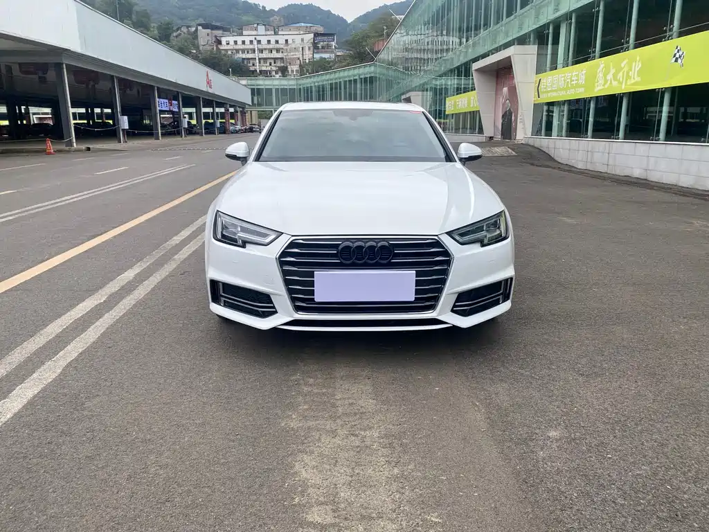 Audi A4L 2019 — фото 2