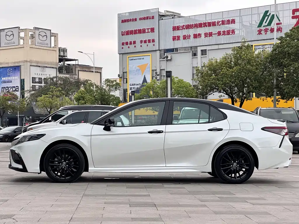 Toyota Camry 2023 — фото 6