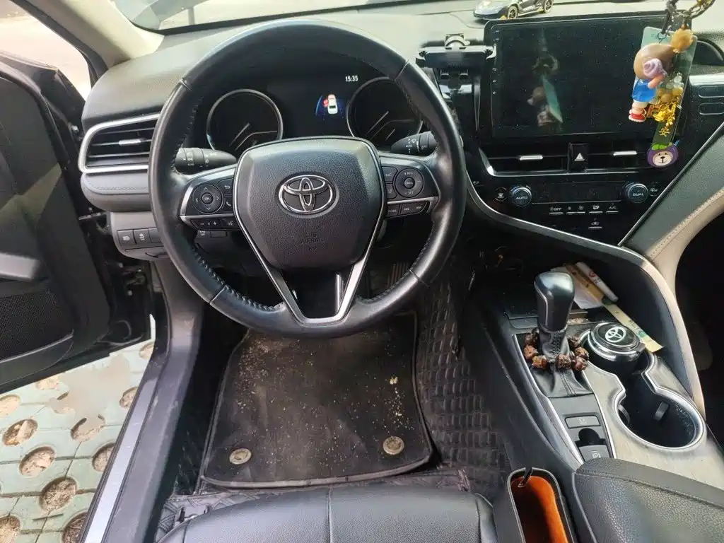 Toyota Camry 2023 — фото 11