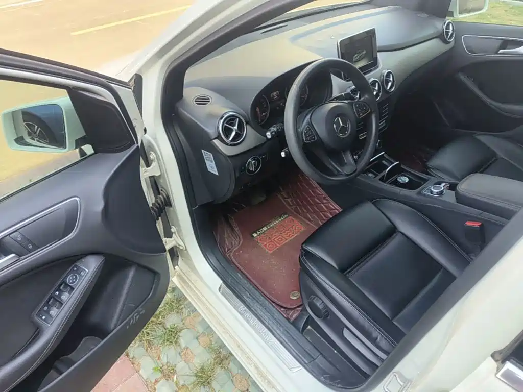 Mercedes-Benz B-Class 2016 — фото 16