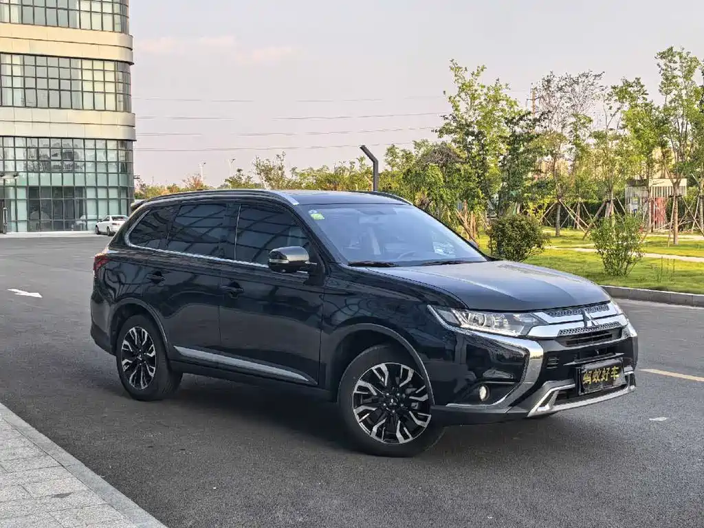 Mitsubishi Outlander 2021